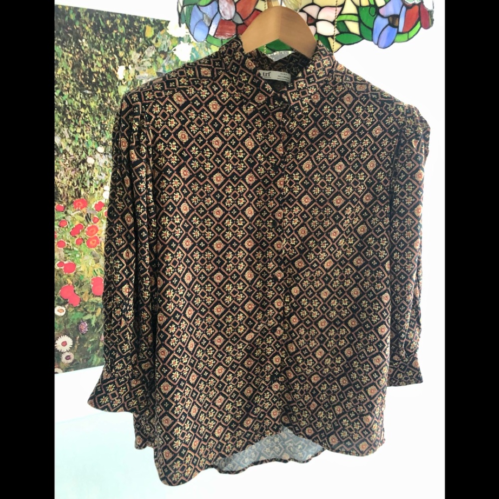 Printed shirt.